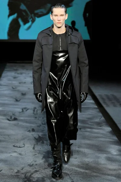 Look 25
